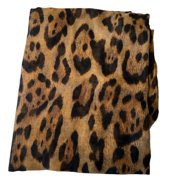 NEW Fashionable Leopard Print Scarf 🧣 - Picture 3 of 4